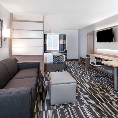 Microtel Inn & Suites By Wyndham - Пен Ян Екстериор снимка