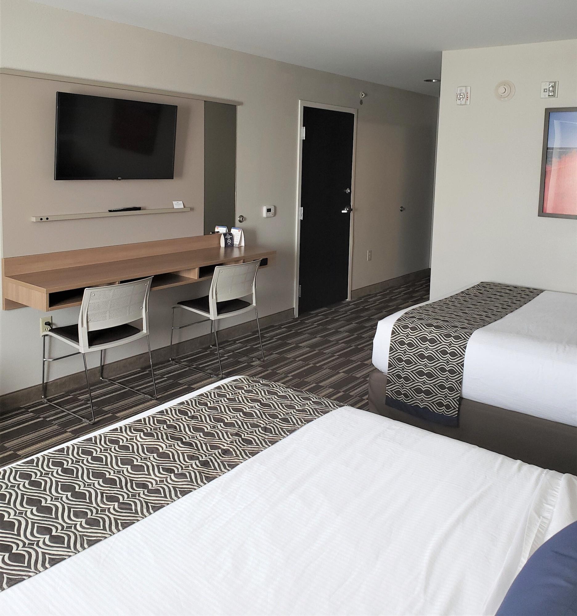 Microtel Inn & Suites By Wyndham - Пен Ян Екстериор снимка