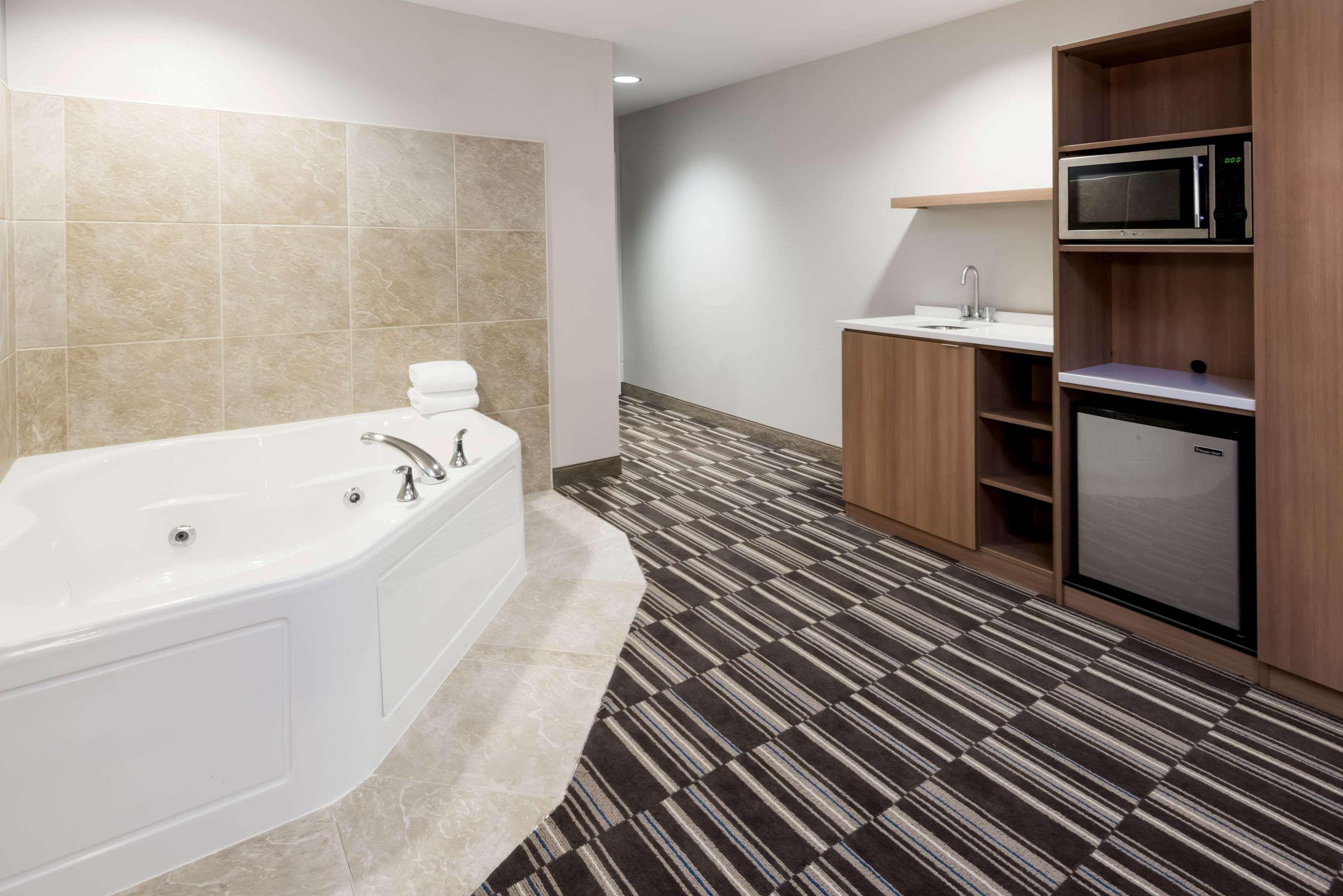 Microtel Inn & Suites By Wyndham - Пен Ян Екстериор снимка
