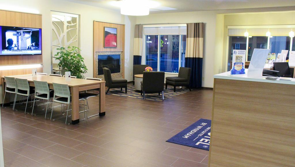 Microtel Inn & Suites By Wyndham - Пен Ян Екстериор снимка