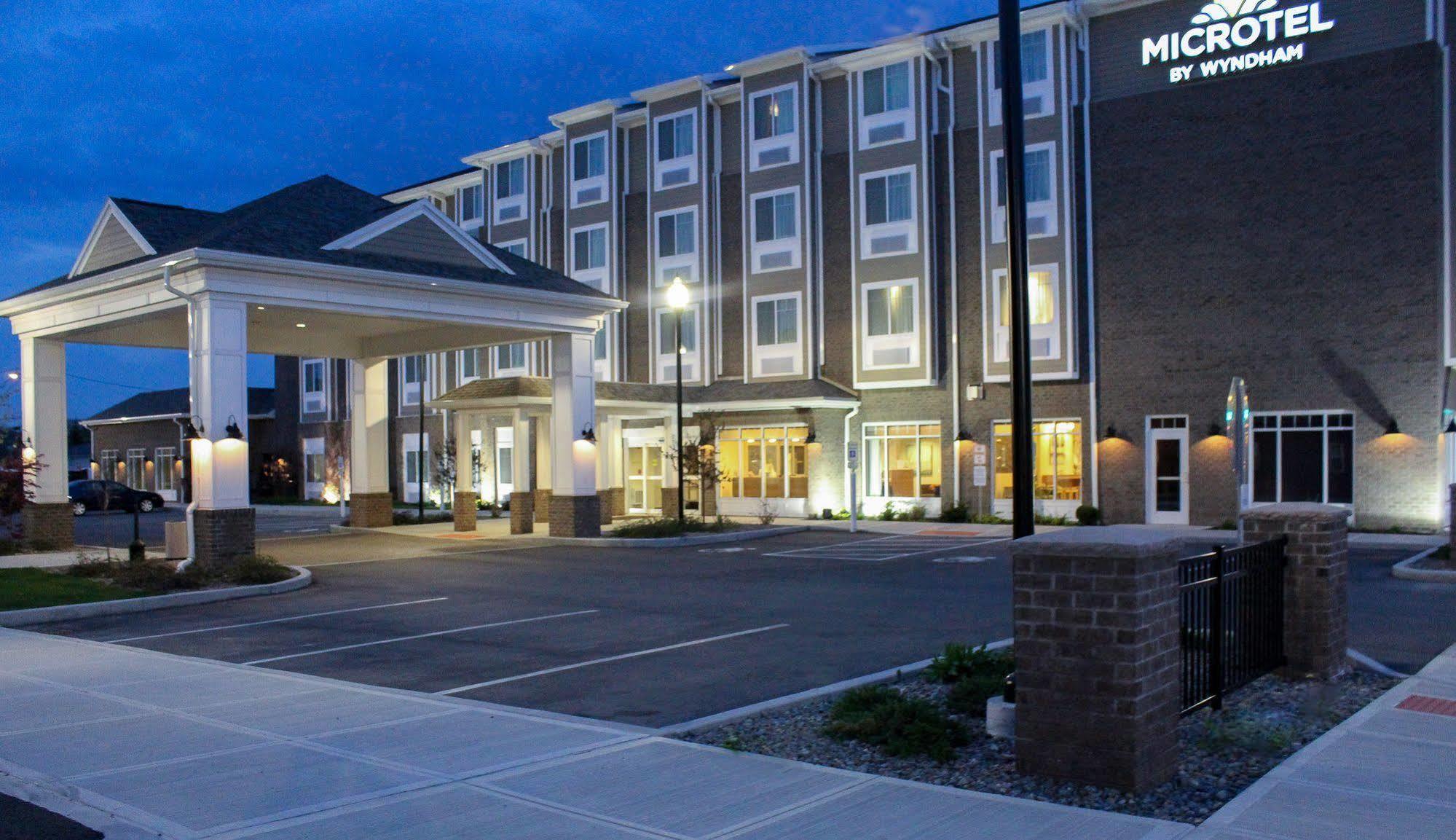 Microtel Inn & Suites By Wyndham - Пен Ян Екстериор снимка