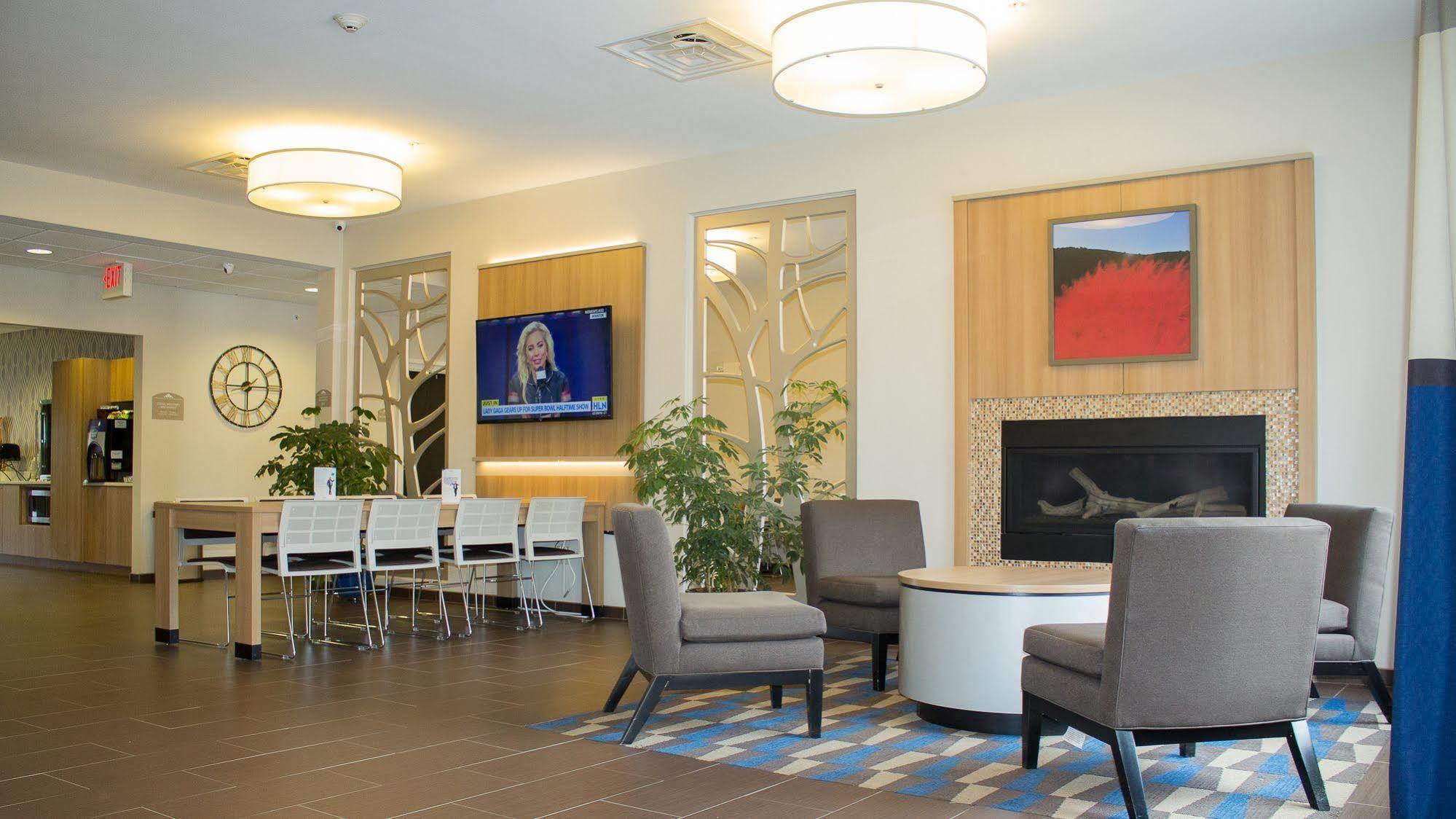 Microtel Inn & Suites By Wyndham - Пен Ян Екстериор снимка