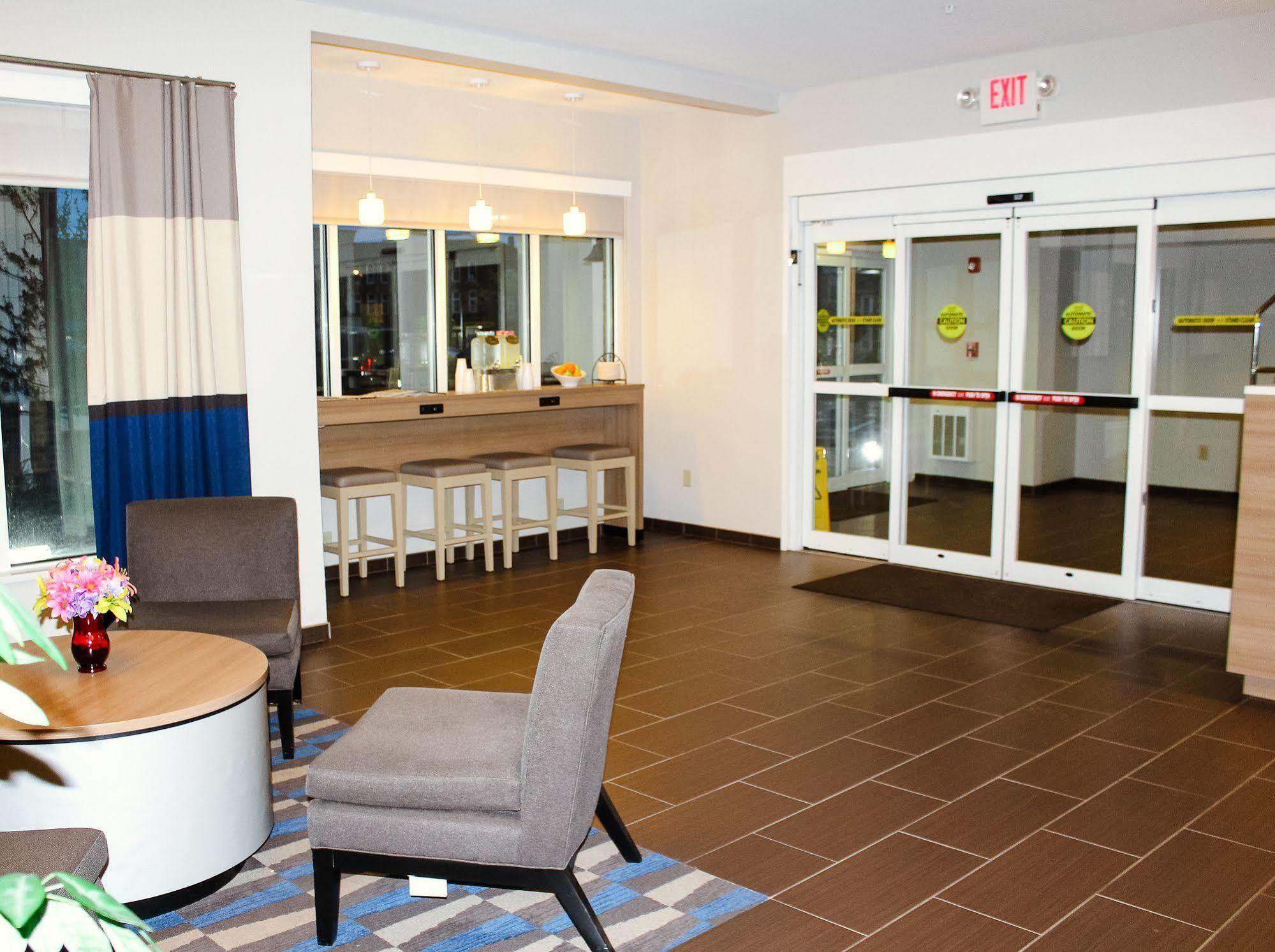 Microtel Inn & Suites By Wyndham - Пен Ян Екстериор снимка